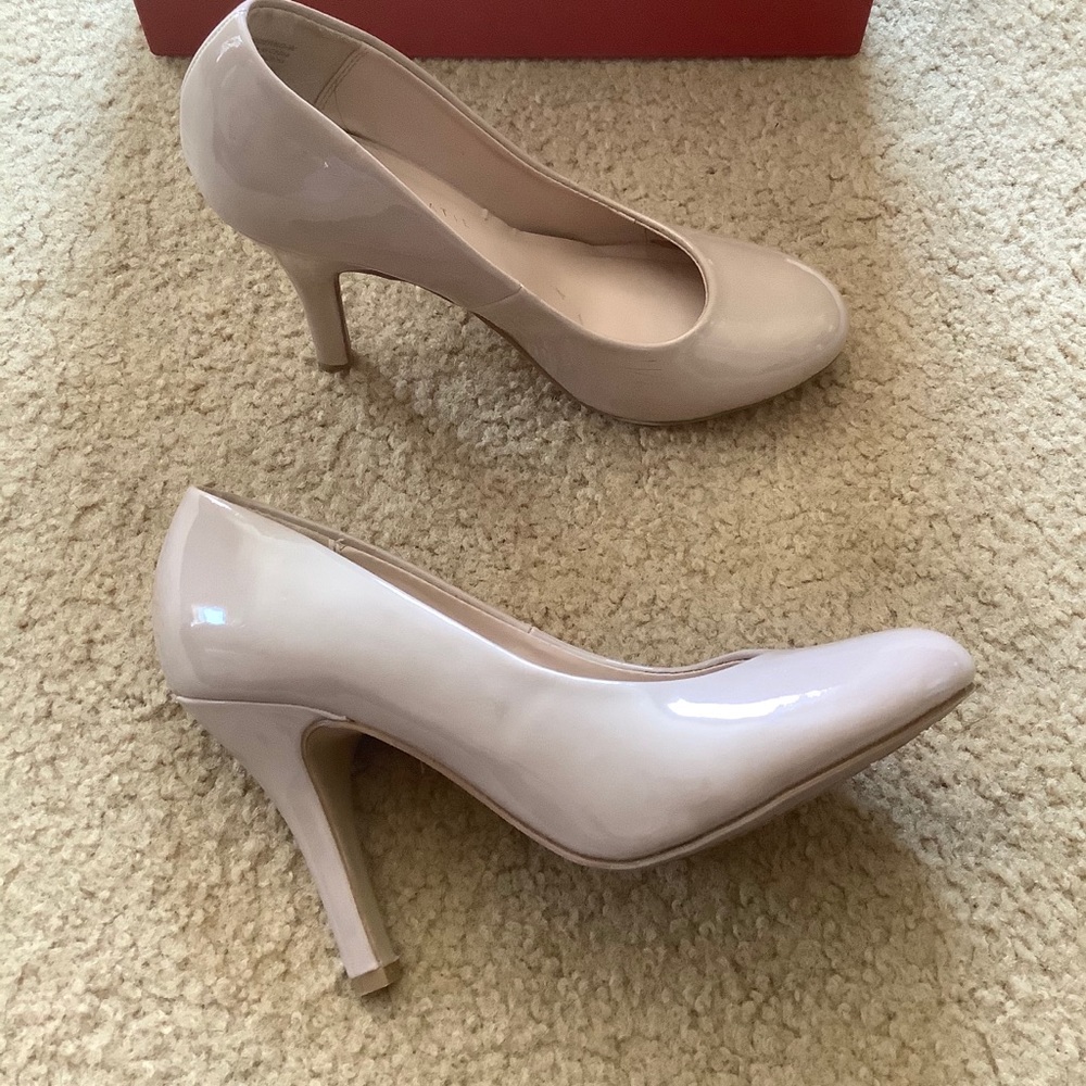 Kelly and Katie nude heels